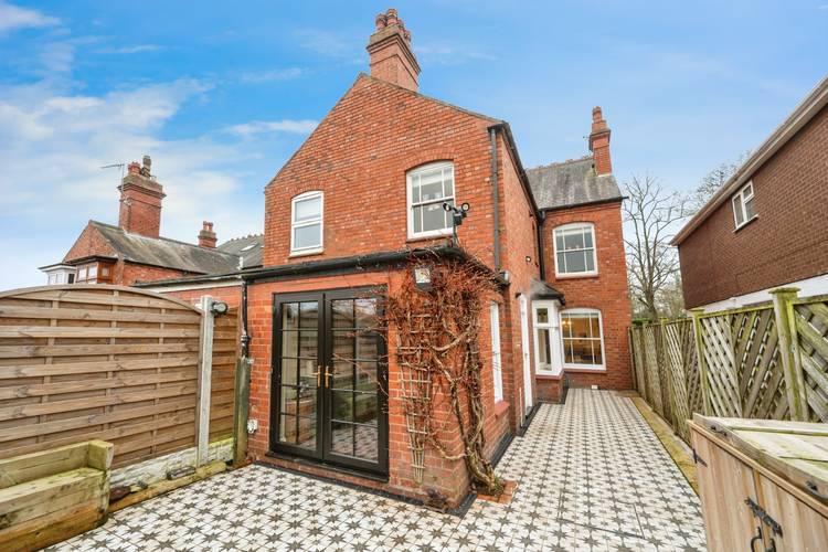 4 bedroom semi-detached house