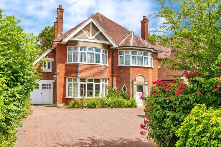 4 bedroom detached house