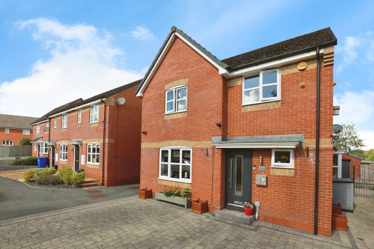 4 bedroom detached house