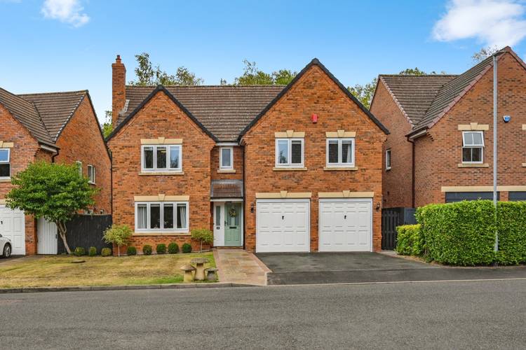 5 bedroom detached house