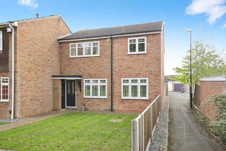 4 bedroom end of terrace house