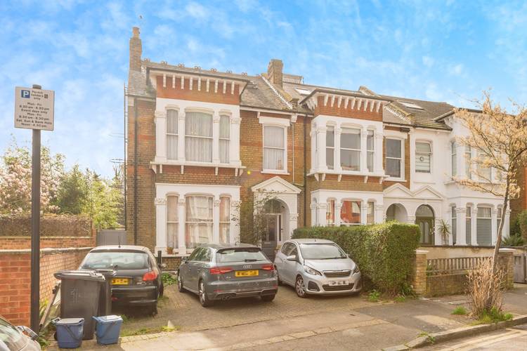 5 bedroom end of terrace house