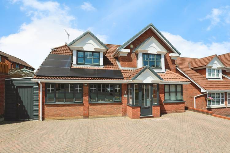 4 bedroom detached house