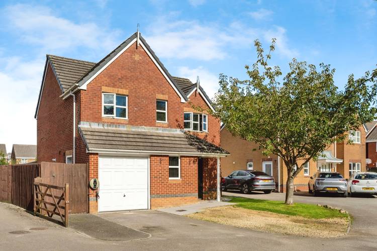 4 bedroom detached house