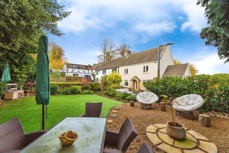 2 bedroom end of terrace house