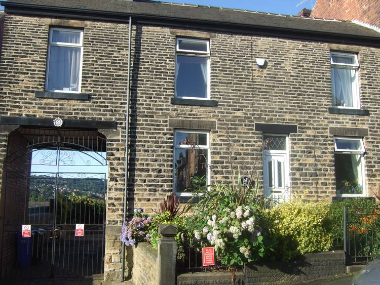 5 bedroom end of terrace house