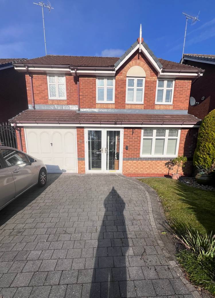 4 bedroom detached house