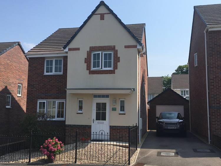 4 bedroom detached house