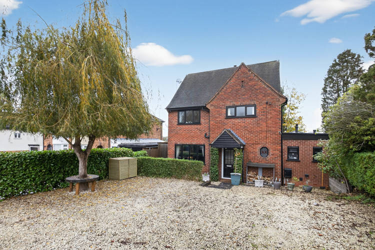 4 bedroom detached house