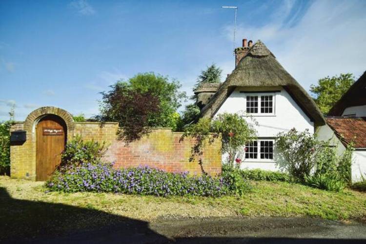 2 bedroom detached house