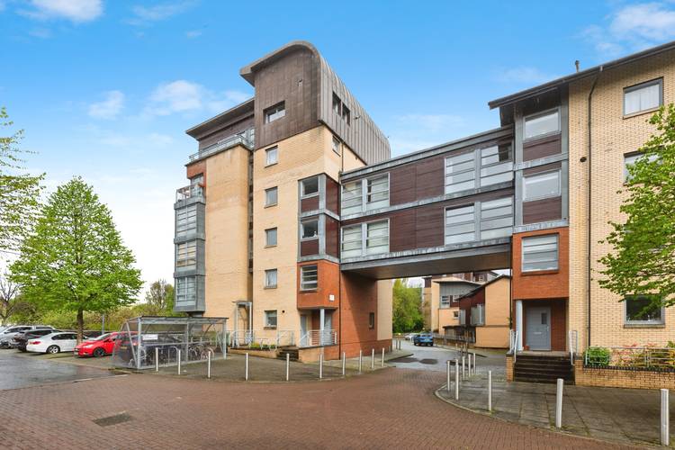 3 bedroom ground floor maisonette