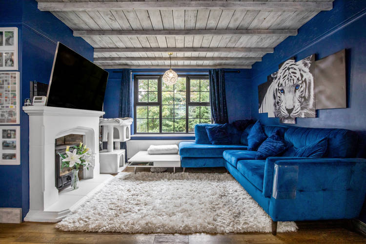 5 bedroom detached house