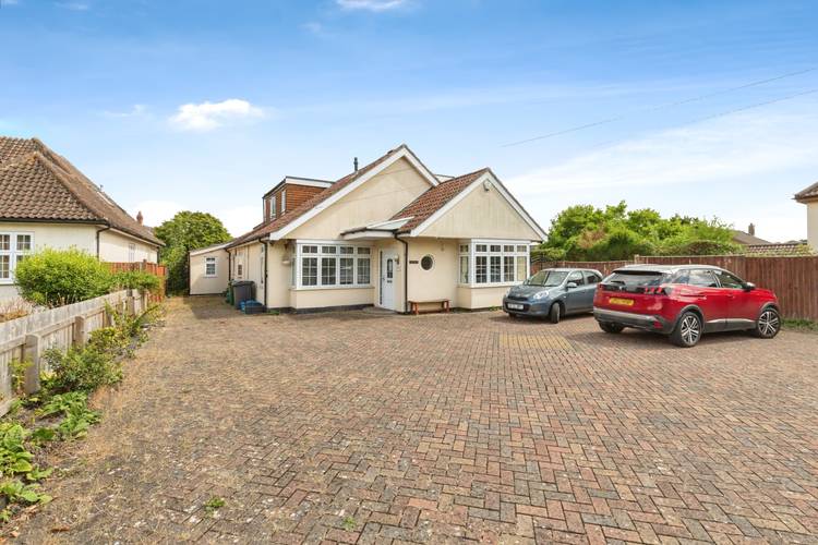 7 bedroom detached house