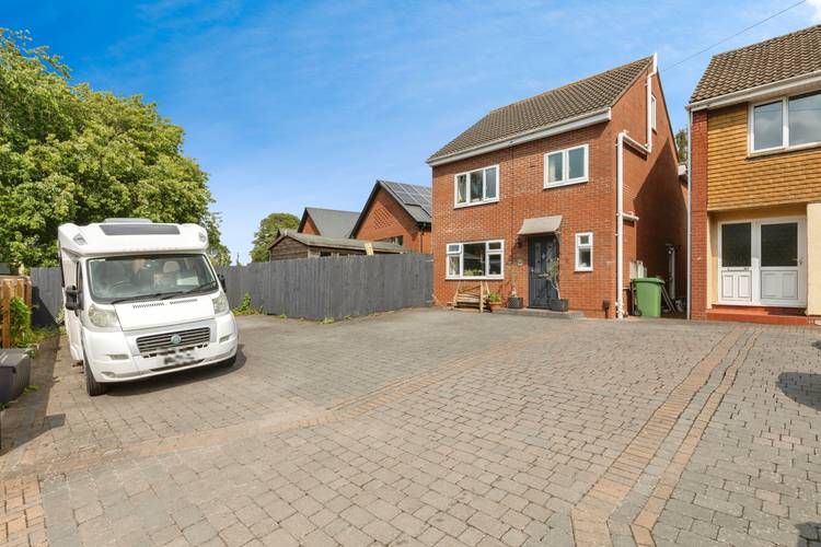 4 bedroom detached house