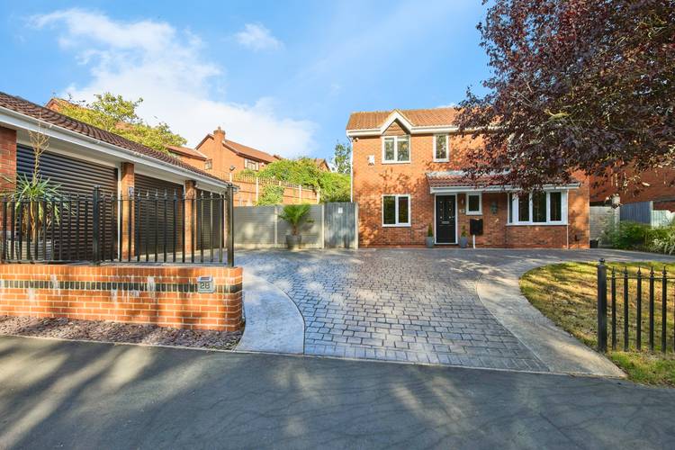 4 bedroom detached house