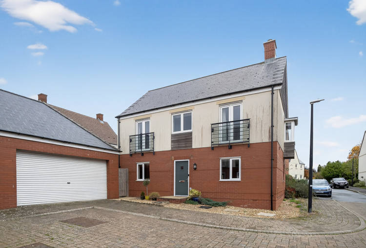 4 bedroom detached house