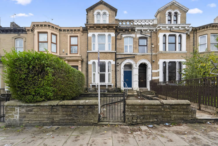 6 bedroom terraced house