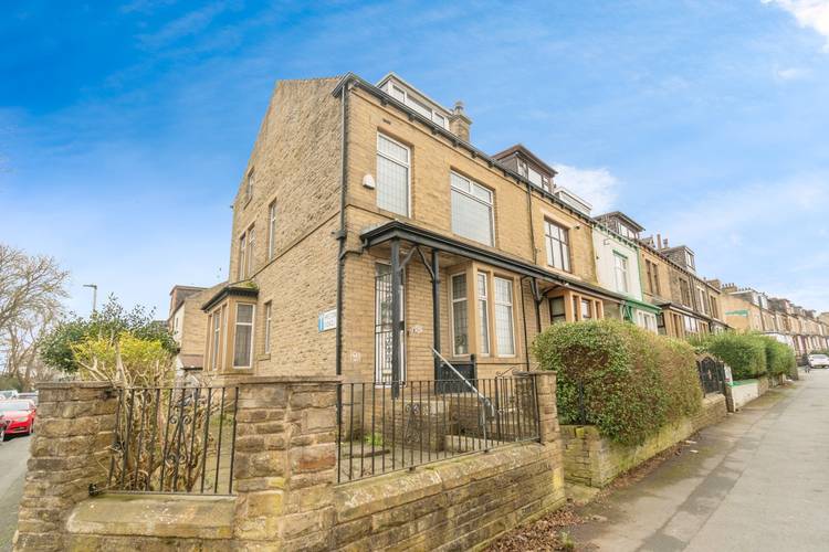 5 bedroom end of terrace house