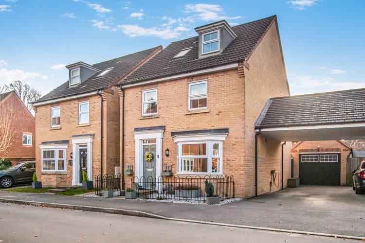 4 bedroom detached house