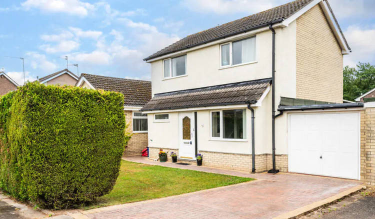 3 bedroom detached house
