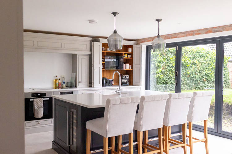 5 bedroom detached house