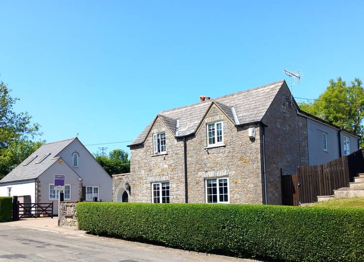 5 bedroom detached house