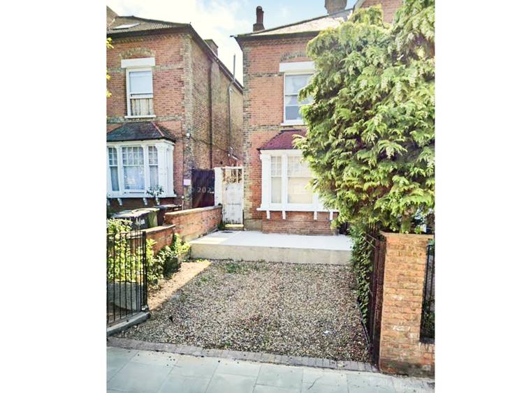 8 bedroom semi-detached house