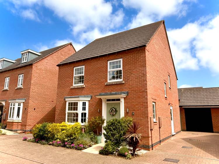 4 bedroom detached house