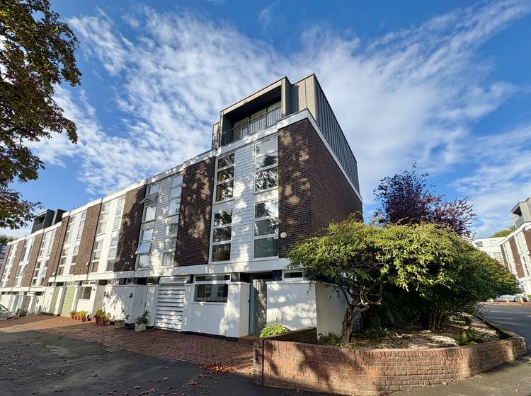 5 bedroom terraced house