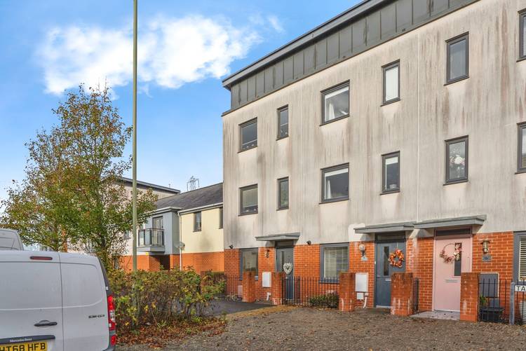 4 bedroom town house