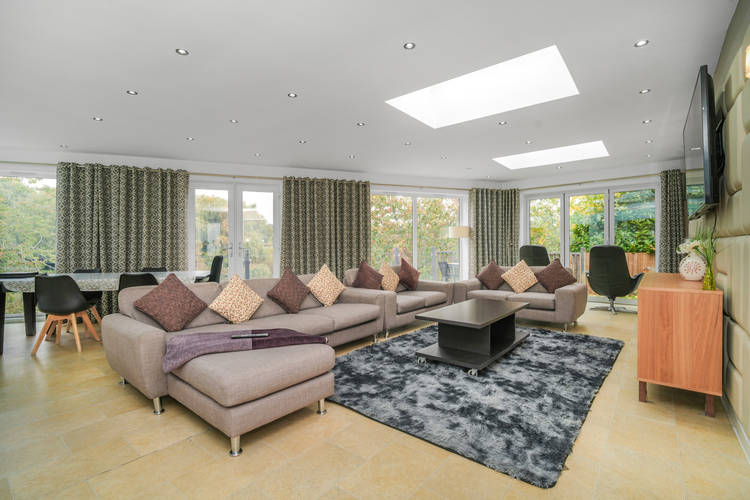 4 bedroom detached house