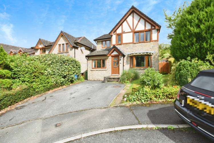 4 bedroom detached house