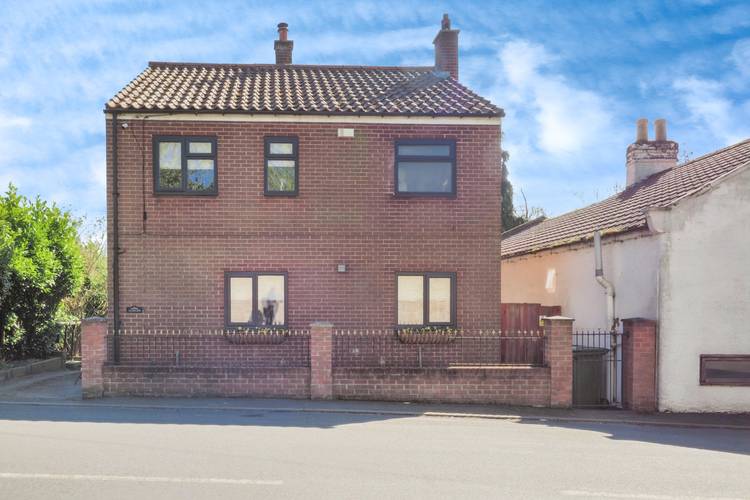 4 bedroom detached house