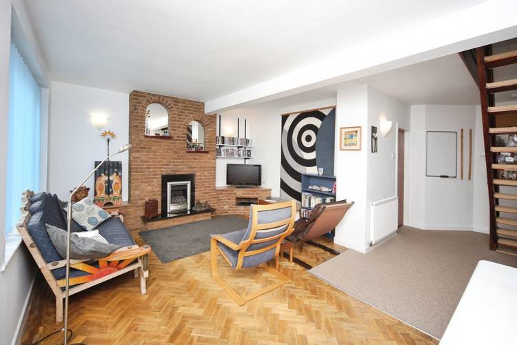 3 bedroom semi-detached house