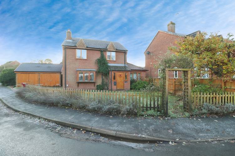 3 bedroom detached house