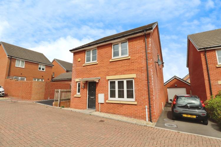 4 bedroom detached house