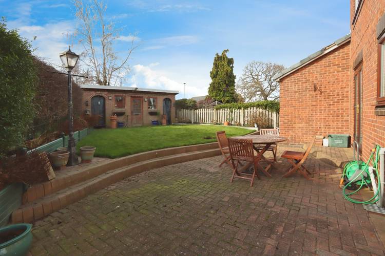 4 bedroom detached house