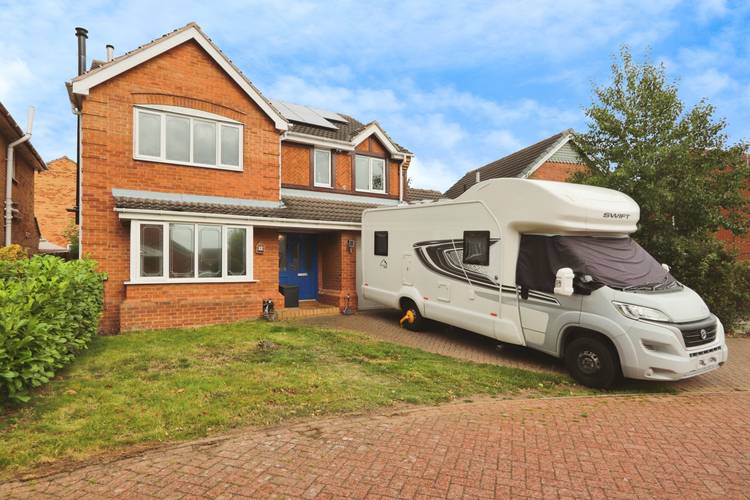 4 bedroom detached house