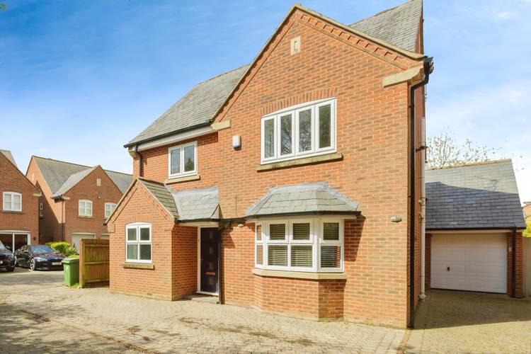 4 bedroom detached house
