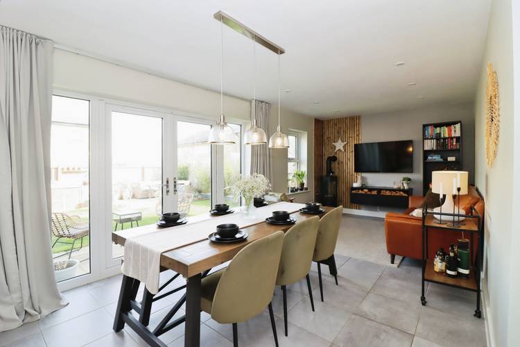 4 bedroom detached house