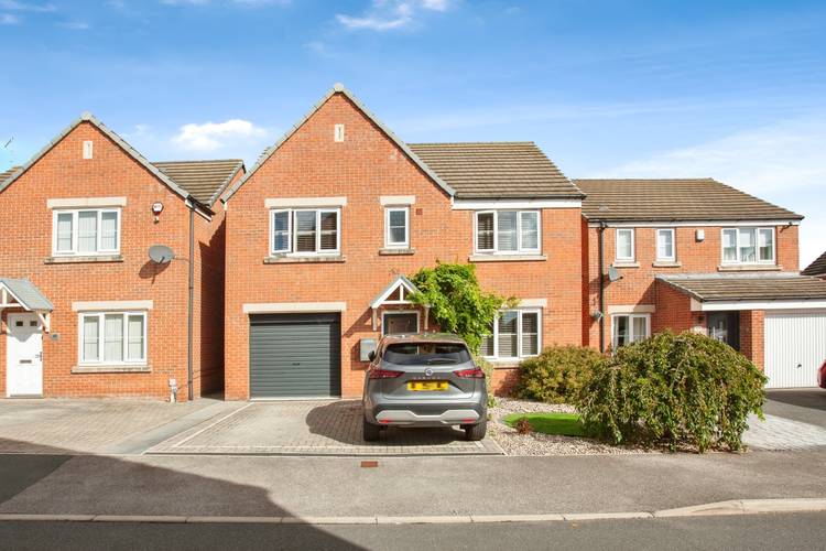 5 bedroom detached house