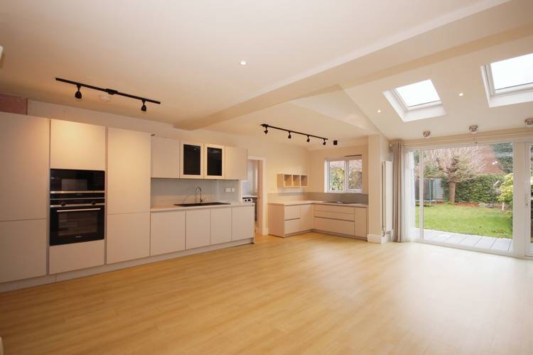 4 bedroom semi-detached house