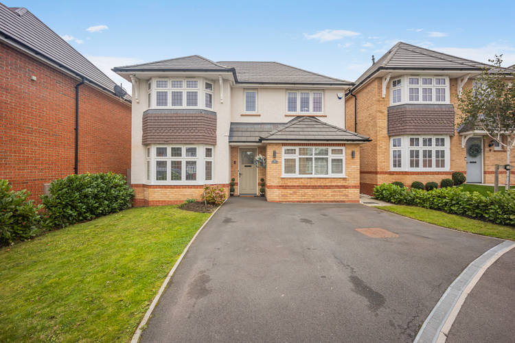 4 bedroom detached house