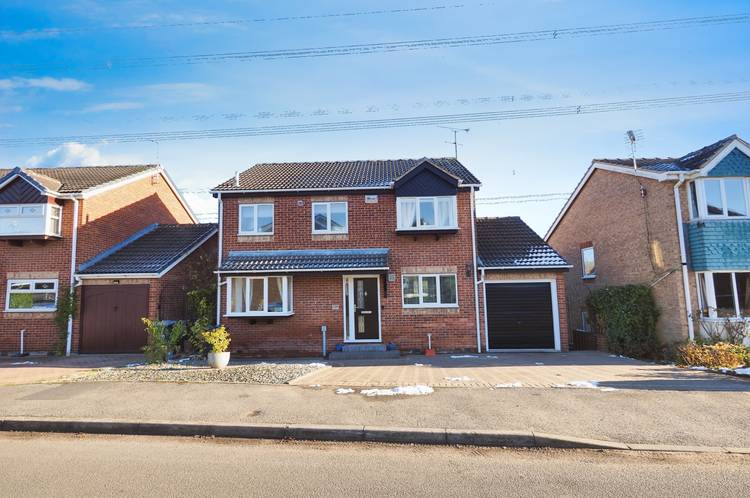 5 bedroom detached house