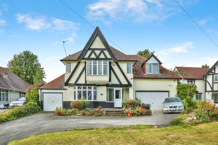 5 bedroom detached house