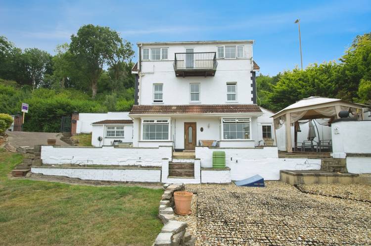 4 bedroom detached house