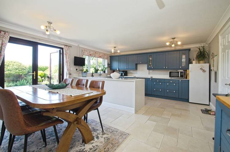 4 bedroom detached house