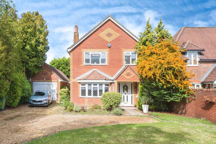 6 bedroom detached house